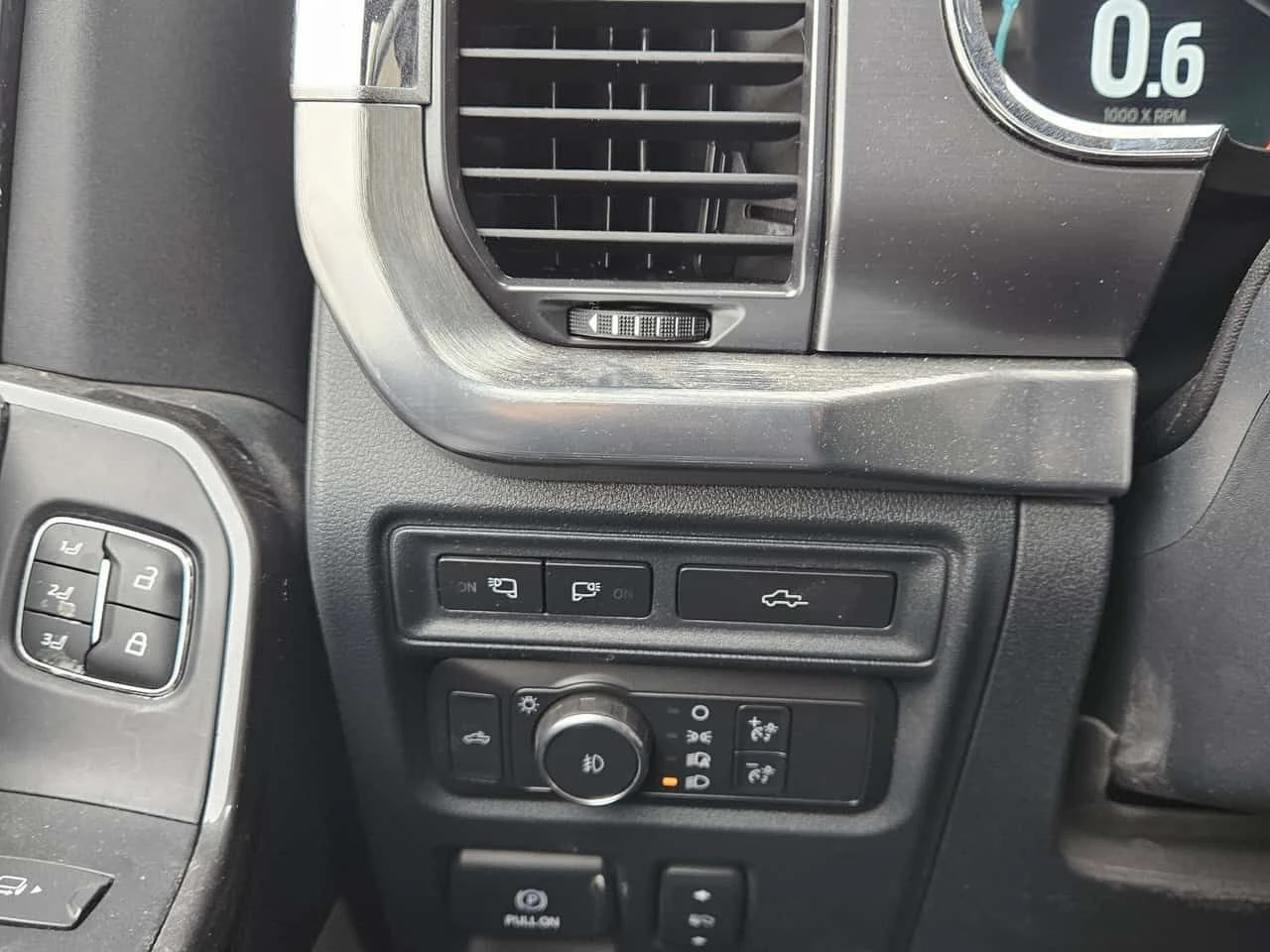 Ford F150 4WD SuperCrew Box  CARFAX, снимка 10 - Автомобили и джипове - 53824357