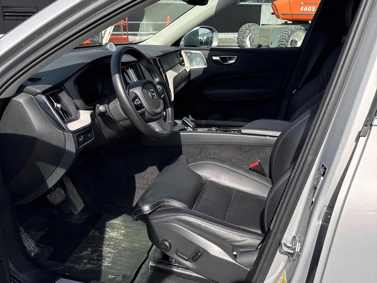 Volvo XC60 Inscription/360/DISTRONIC/BOWERS & WILKINS , снимка 5 - Автомобили и джипове - 54169193