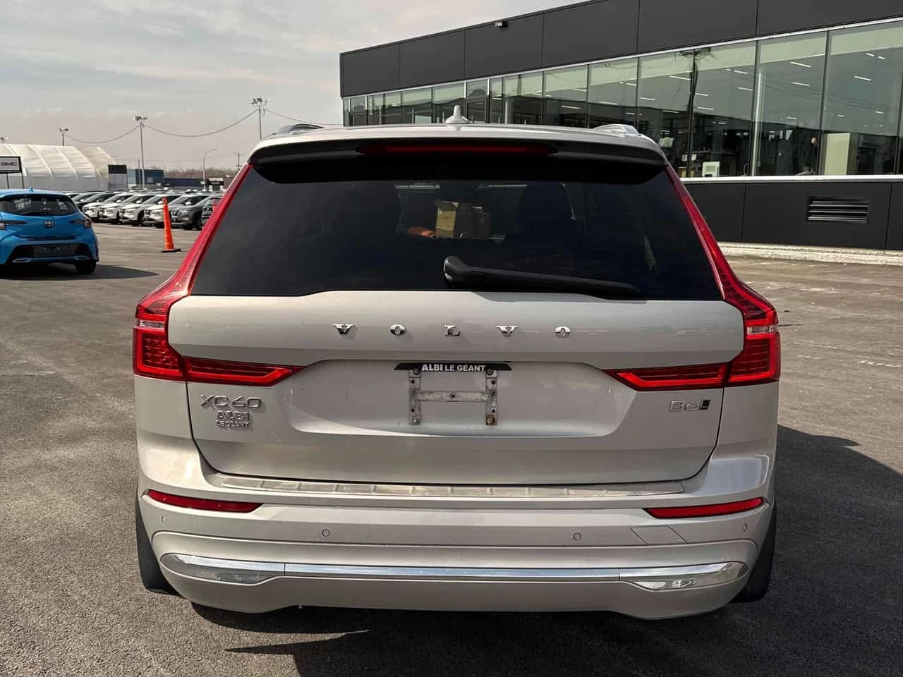 Volvo XC60 Inscription/360/DISTRONIC/BOWERS & WILKINS , снимка 4 - Автомобили и джипове - 54169193