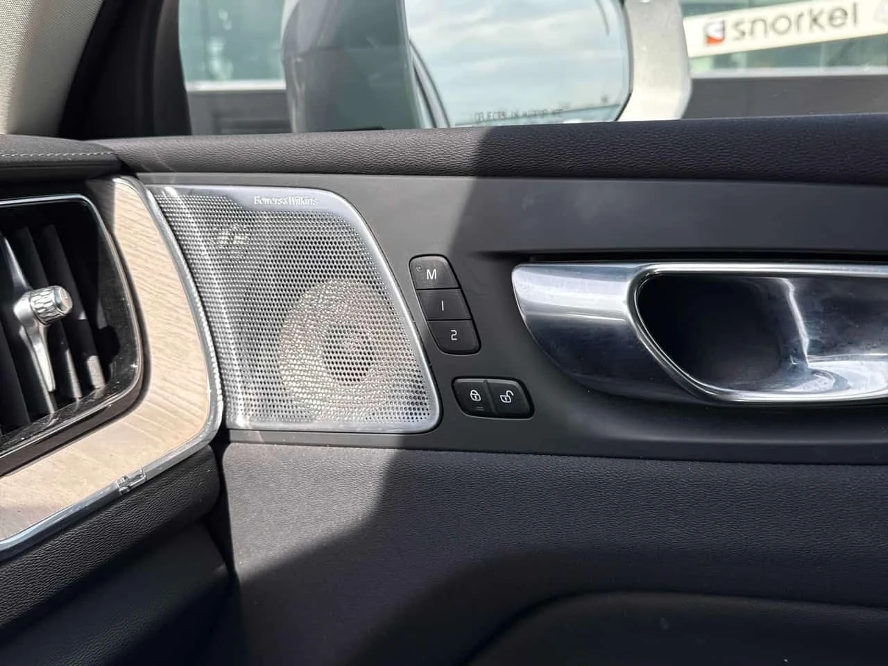 Volvo XC60 Inscription/360/DISTRONIC/BOWERS & WILKINS , снимка 14 - Автомобили и джипове - 54169193