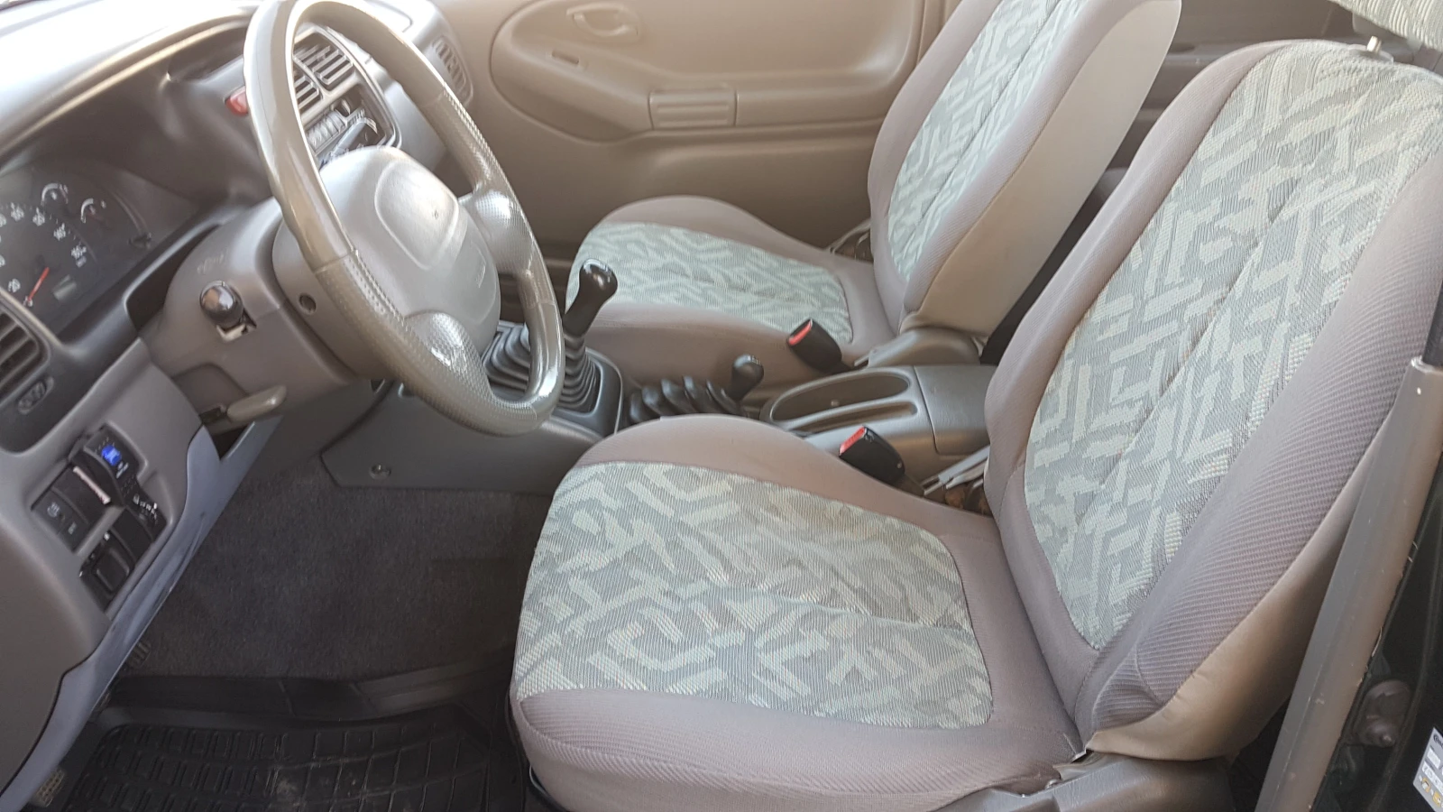 Suzuki Grand vitara 1.6i 95кс, снимка 11 - Автомобили и джипове - 54317927