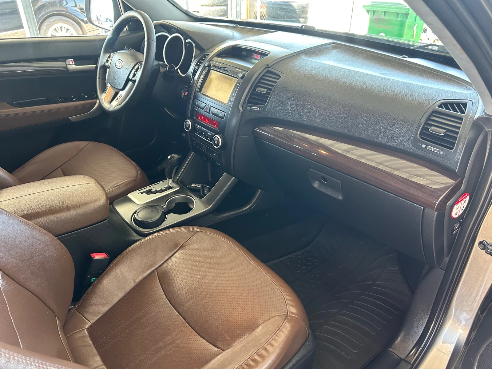 Kia Sorento * 2.2* crdi* 197к.с* 4x4* NAVI* , снимка 7 - Автомобили и джипове - 54421896