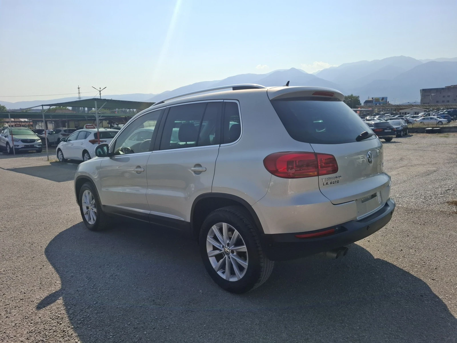 VW Tiguan 2, 0TDI-140ps, Navi, Automat, Higline, 4x4, снимка 4 - Автомобили и джипове - 55702031