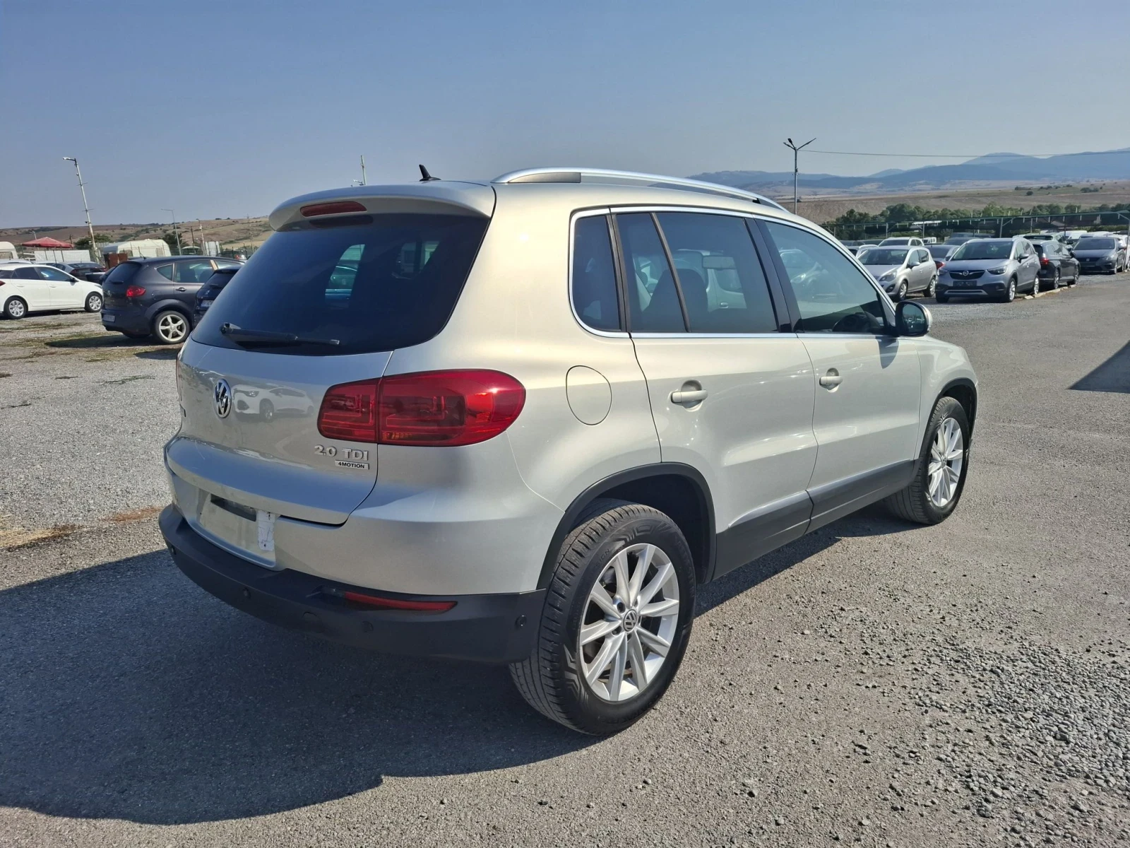 VW Tiguan 2, 0TDI-140ps, Navi, Automat, Higline, 4x4, снимка 5 - Автомобили и джипове - 55702031