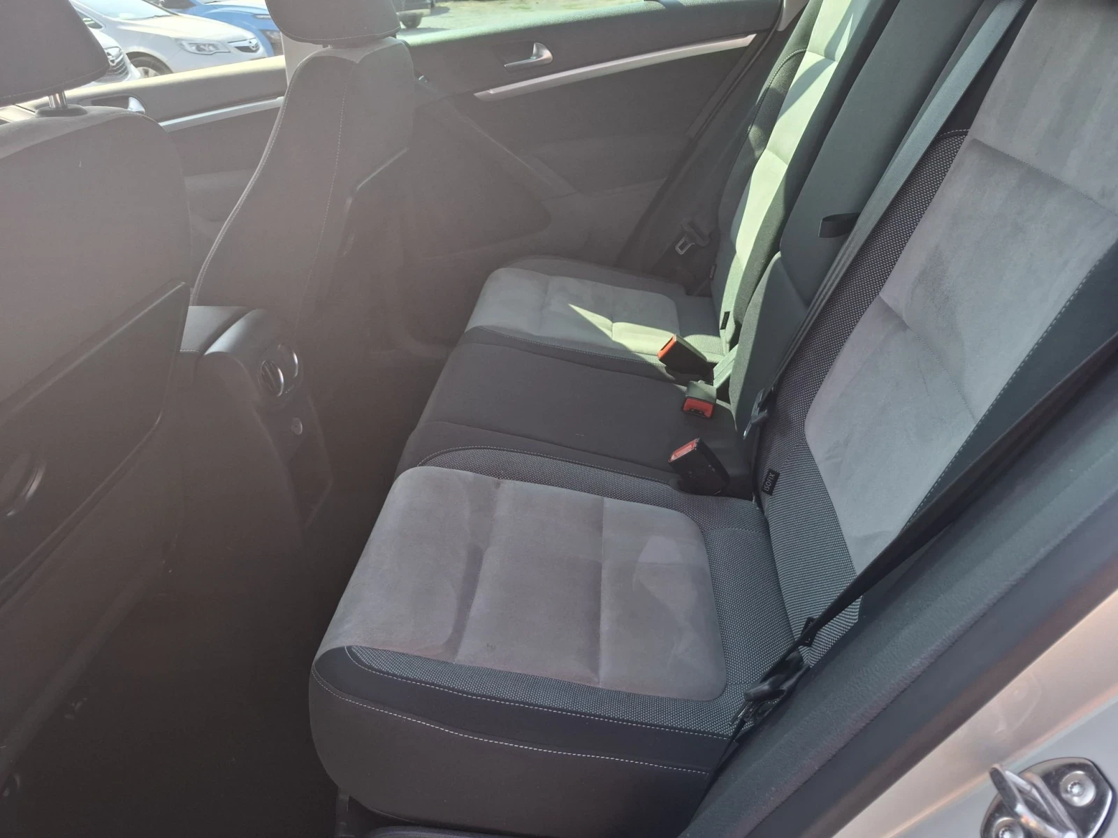 VW Tiguan 2, 0TDI-140ps, Navi, Automat, Higline, 4x4, снимка 11 - Автомобили и джипове - 55702031