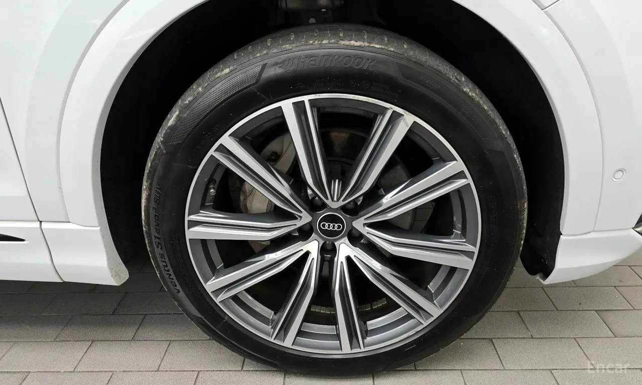 Audi Q8 * 55 TFSI Quattro Premium * КРАЙНА ЦЕНА ДО БГ, снимка 5 - Автомобили и джипове - 55843021