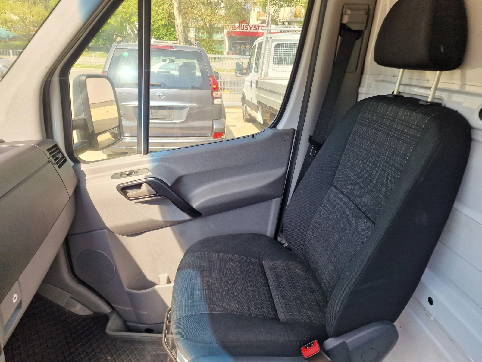 Mercedes-Benz Sprinter 319 3.0 л 4.30м швейцарски, снимка 17 - Бусове и автобуси - 54429233
