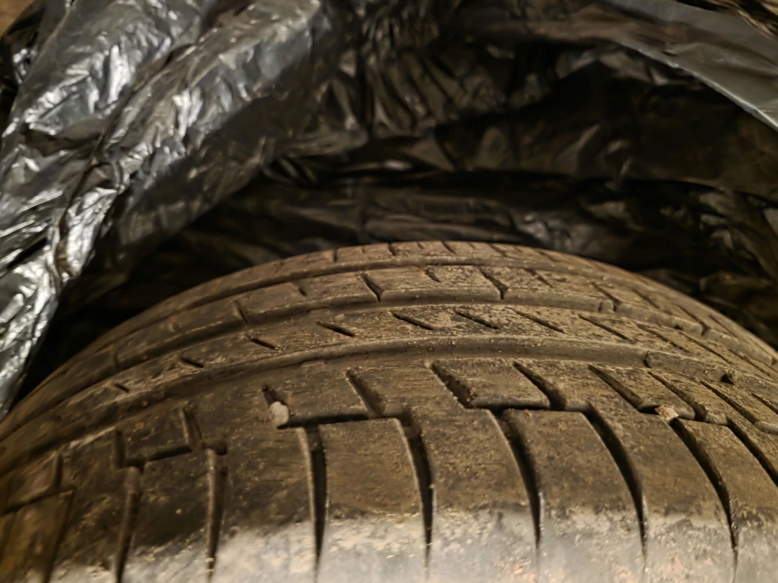 Гуми Летни 225/50R18, снимка 4 - Гуми и джанти - 54098318