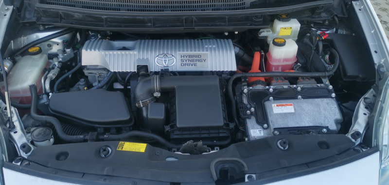 Toyota Prius Тойота приус 1.8 хибрид LPG, снимка 12 - Автомобили и джипове - 44940484