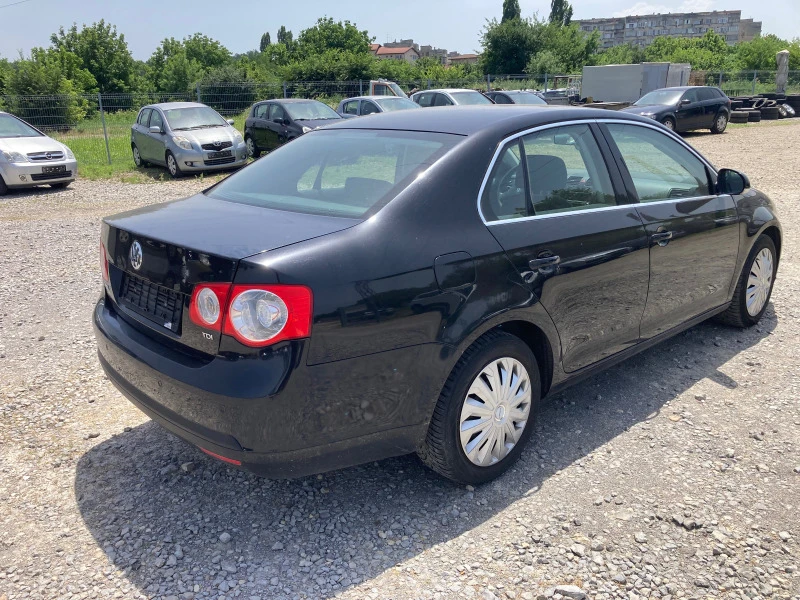 VW Jetta 1.9 TDI 105ops, снимка 5 - Автомобили и джипове - 46306849