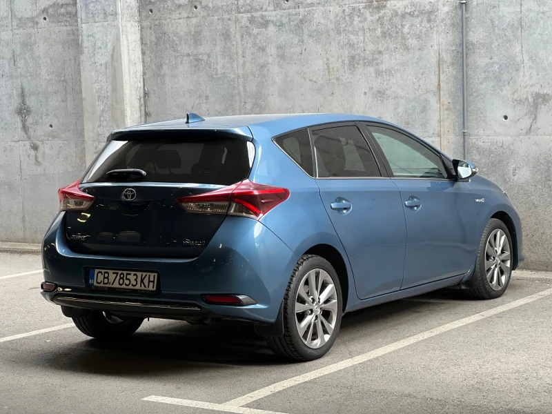 Toyota Auris с Гаранция/1.8 Hybrid/Keyless/Lane & park assist/, снимка 3 - Автомобили и джипове - 47778149