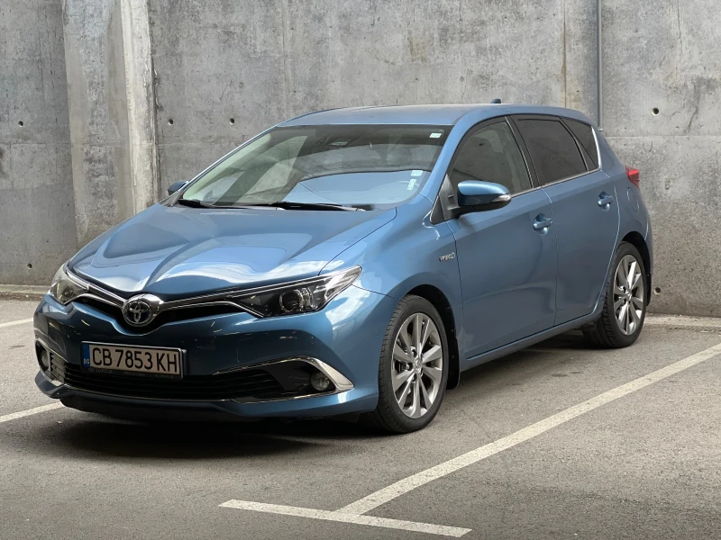 Toyota Auris с Гаранция/1.8 Hybrid/Keyless/Lane & park assist/, снимка 1 - Автомобили и джипове - 47778149