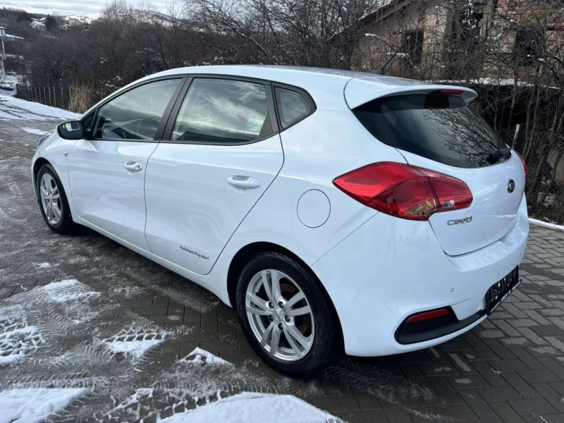 Kia Ceed 1.6CRDI, снимка 7 - Автомобили и джипове - 48538613