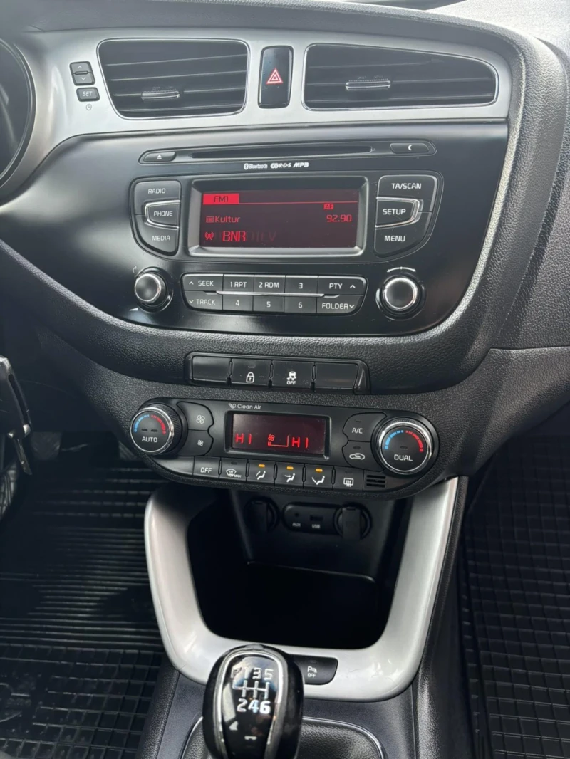 Kia Ceed 1.6CRDI, снимка 10 - Автомобили и джипове - 48538613