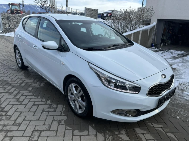 Kia Ceed 1.6CRDI, снимка 2 - Автомобили и джипове - 48538613