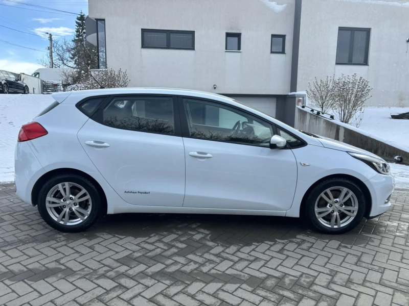 Kia Ceed 1.6CRDI, снимка 3 - Автомобили и джипове - 48538613