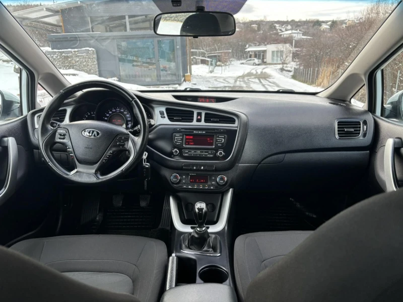 Kia Ceed 1.6CRDI, снимка 8 - Автомобили и джипове - 48538613