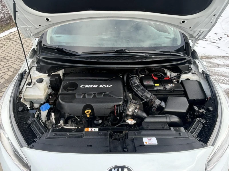 Kia Ceed 1.6CRDI, снимка 13 - Автомобили и джипове - 48538613