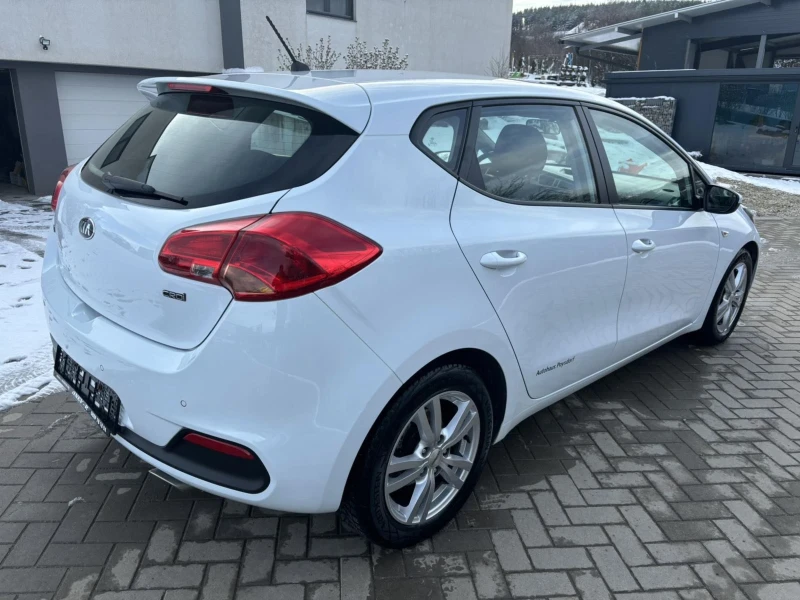 Kia Ceed 1.6CRDI, снимка 5 - Автомобили и джипове - 48538613