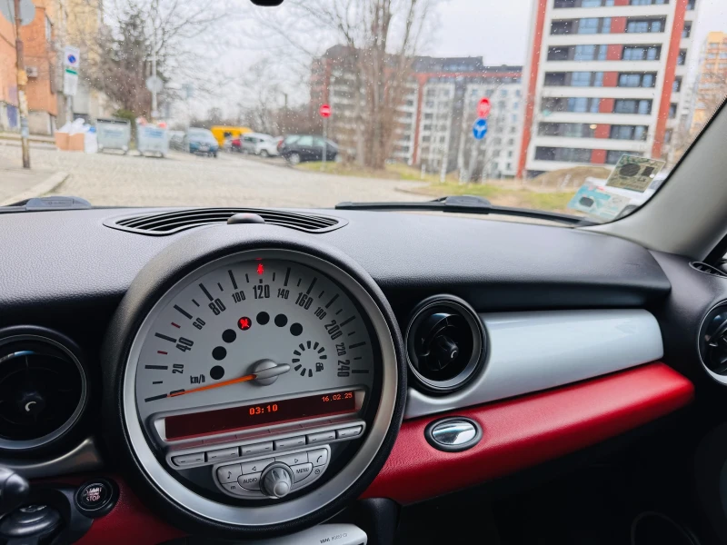 Mini One, снимка 2 - Автомобили и джипове - 49249176