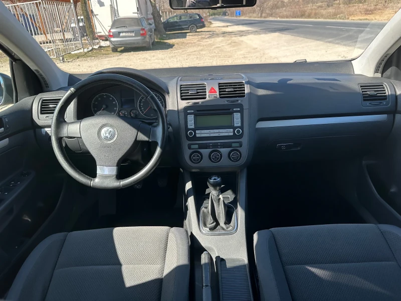 VW Golf 1.6i, снимка 9 - Автомобили и джипове - 49437645