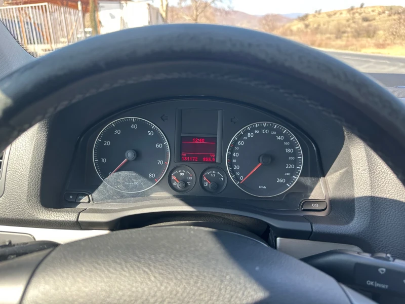 VW Golf 1.6i, снимка 17 - Автомобили и джипове - 49437645