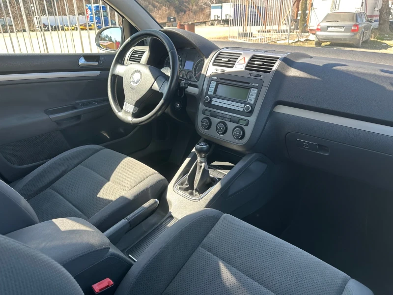 VW Golf 1.6i, снимка 14 - Автомобили и джипове - 49437645