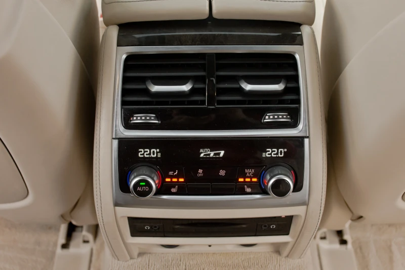 BMW 750 Long * X-Drive* M-пакет, снимка 15 - Автомобили и джипове - 52328487