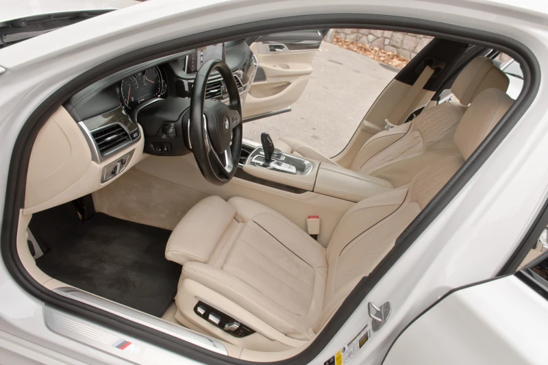 BMW 750 Long * X-Drive* M-пакет, снимка 9 - Автомобили и джипове - 52328487