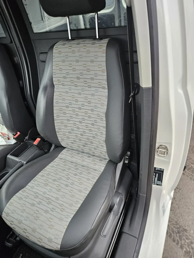 VW Caddy, снимка 6 - Автомобили и джипове - 52690039