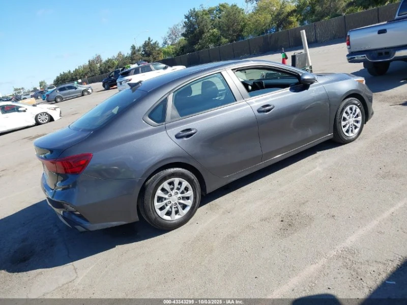 Kia Forte 2.0L I-4 DOHC, VVT, 147HP Front Wheel Drive, снимка 9 - Автомобили и джипове - 52712998
