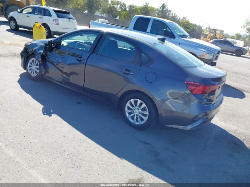 Kia Forte 2.0L I-4 DOHC, VVT, 147HP Front Wheel Drive, снимка 8 - Автомобили и джипове - 52712998