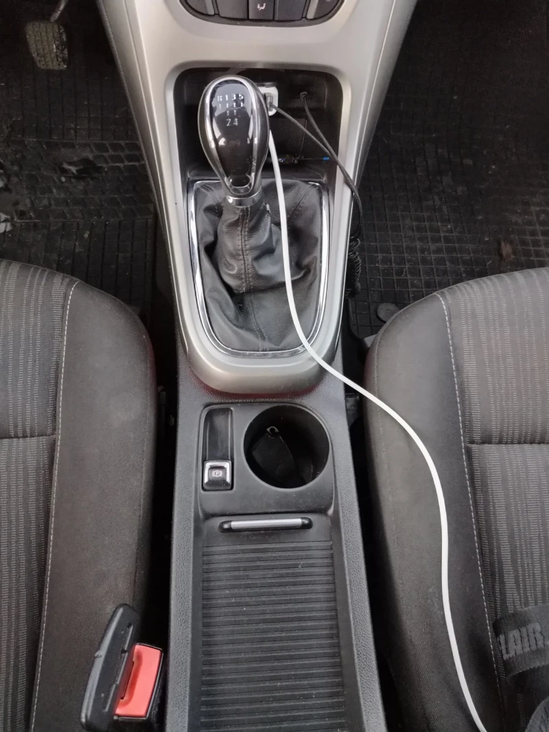 Opel Astra 1.3 CDTI, снимка 12 - Автомобили и джипове - 53247572