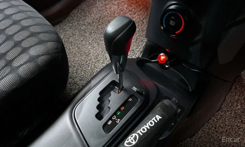 Toyota IQ, снимка 9 - Автомобили и джипове - 53561148