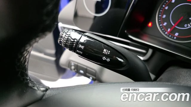 Hyundai Elantra, снимка 16 - Автомобили и джипове - 56082354