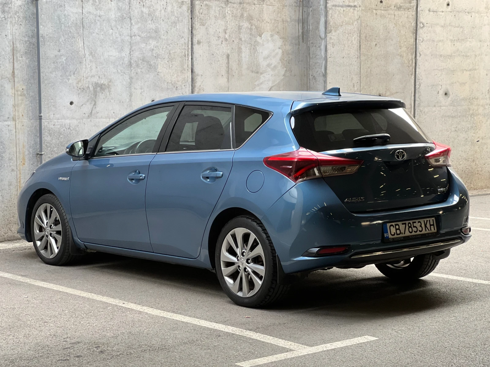 Toyota Auris с Гаранция/1.8 Hybrid/Keyless/Lane & park assist/ - изображение 4