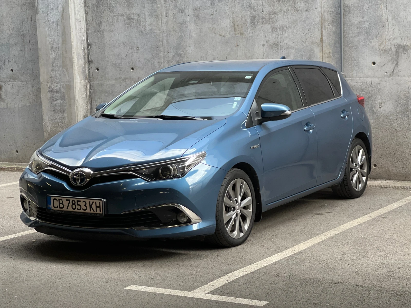 Toyota Auris с Гаранция/1.8 Hybrid/Keyless/Lane & park assist/ - [1] 