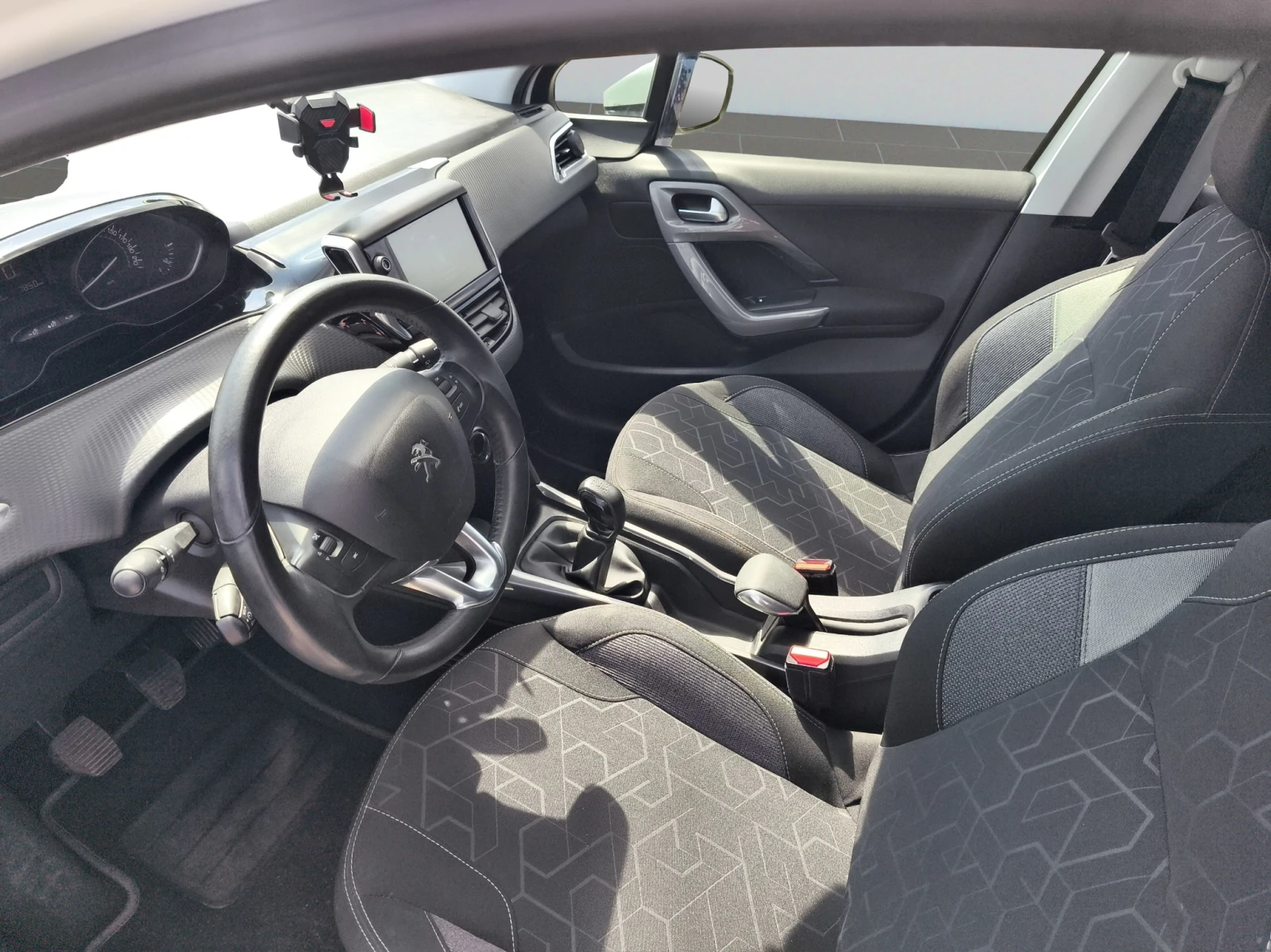 Peugeot 2008 NEW ACTIVE 1.2 PureTech 82 BVM5 EURO 6.2 - изображение 10