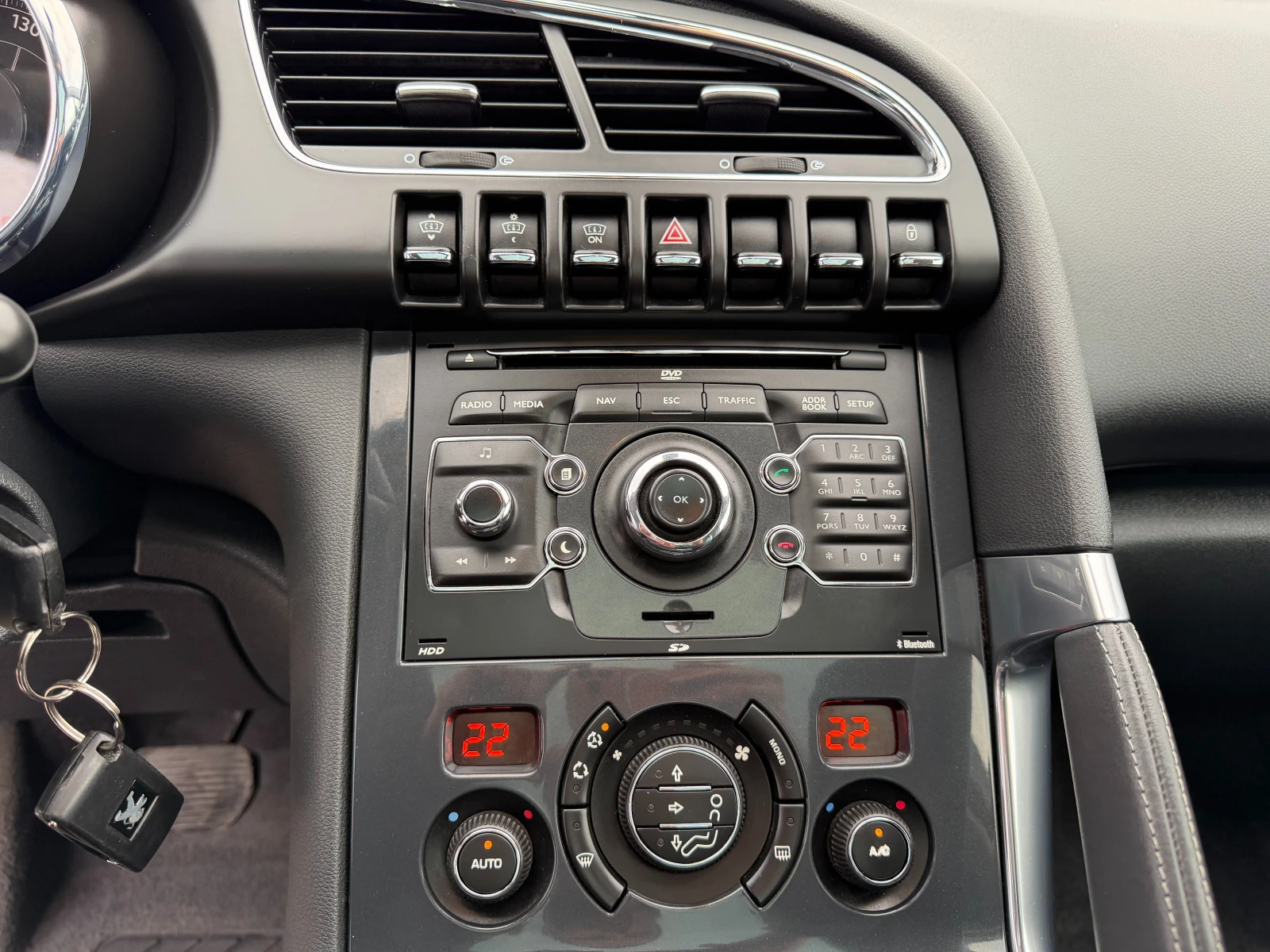 Peugeot 3008 2.0 HDI Hybrid 4x4 АВТОМАТИК КОЖА НАВИГАЦИЯ FULL, снимка 11 - Автомобили и джипове - 53917539