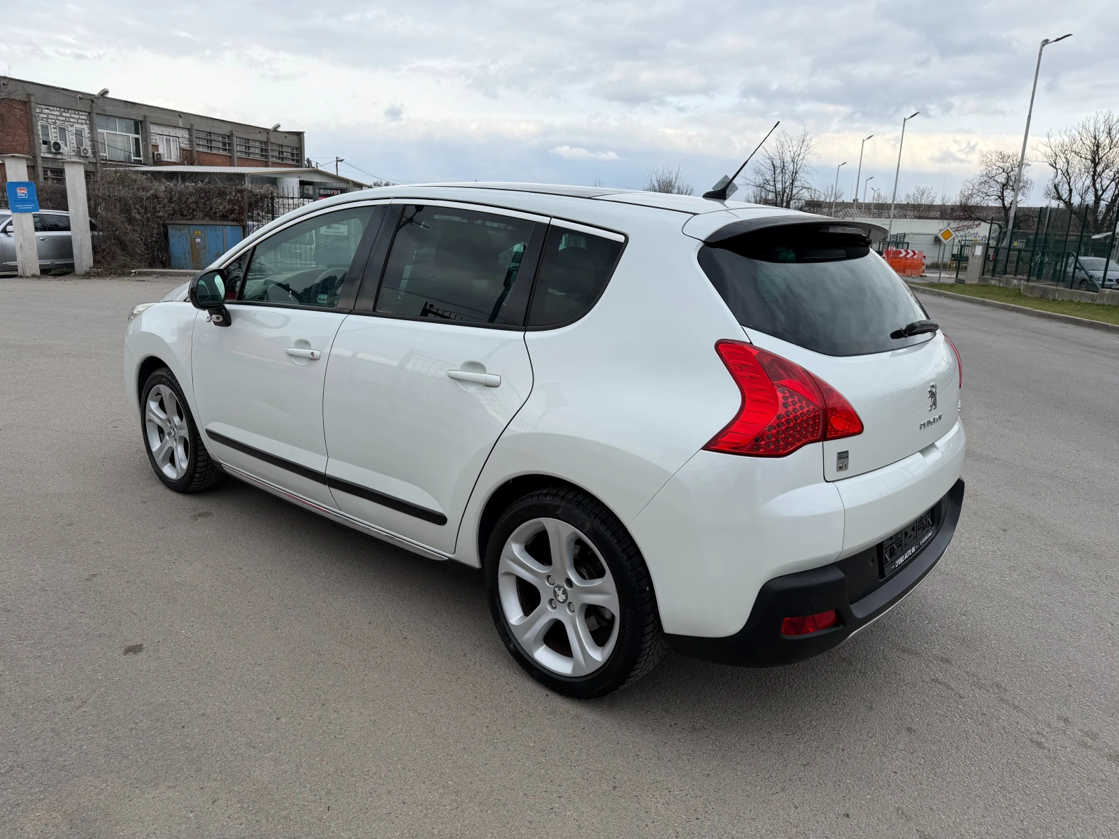 Peugeot 3008 2.0 HDI Hybrid 4x4 АВТОМАТИК КОЖА НАВИГАЦИЯ FULL, снимка 6 - Автомобили и джипове - 53917539