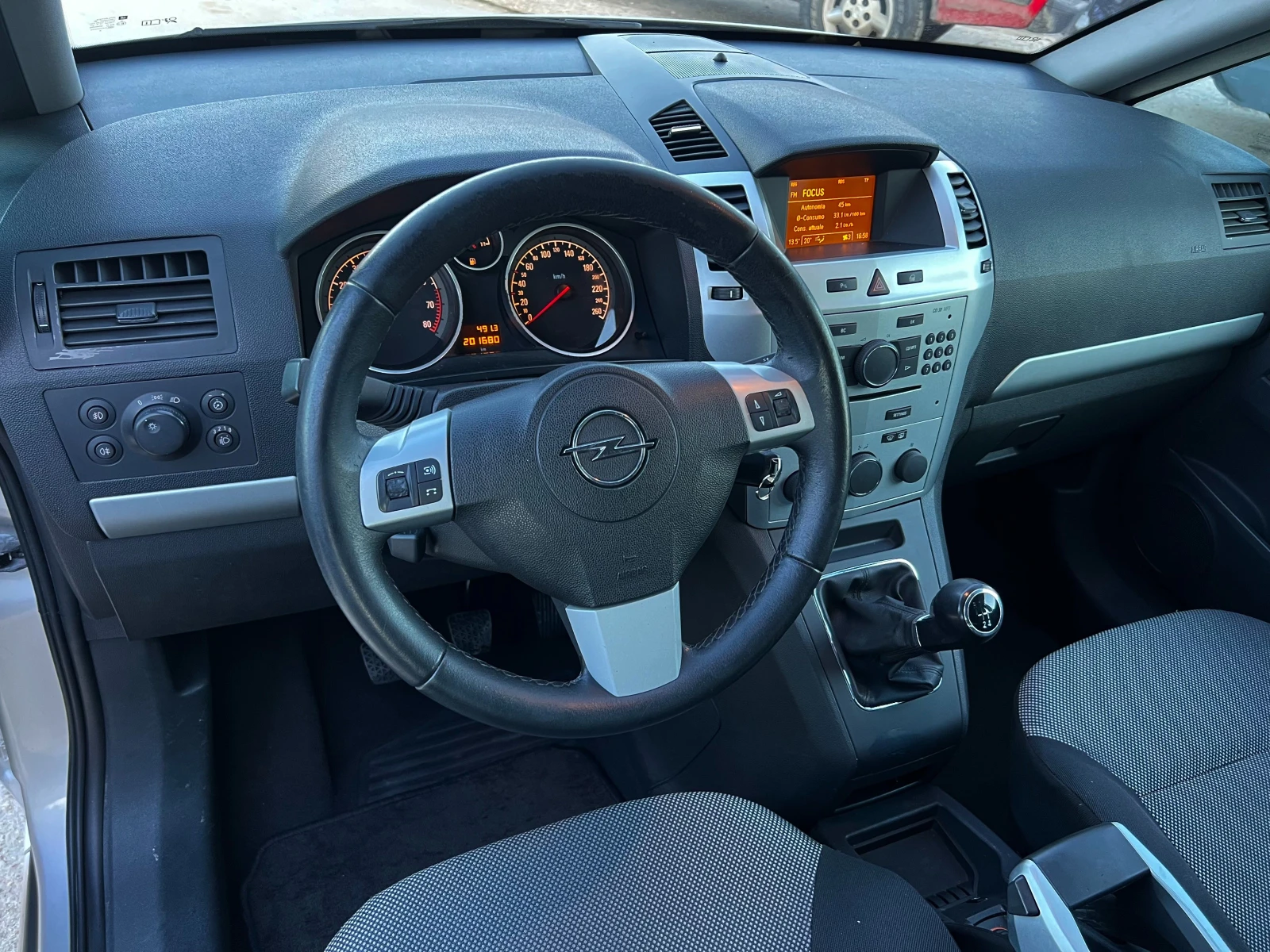 Opel Zafira 1.8i-140кс-6+ 1, снимка 9 - Автомобили и джипове - 53938107