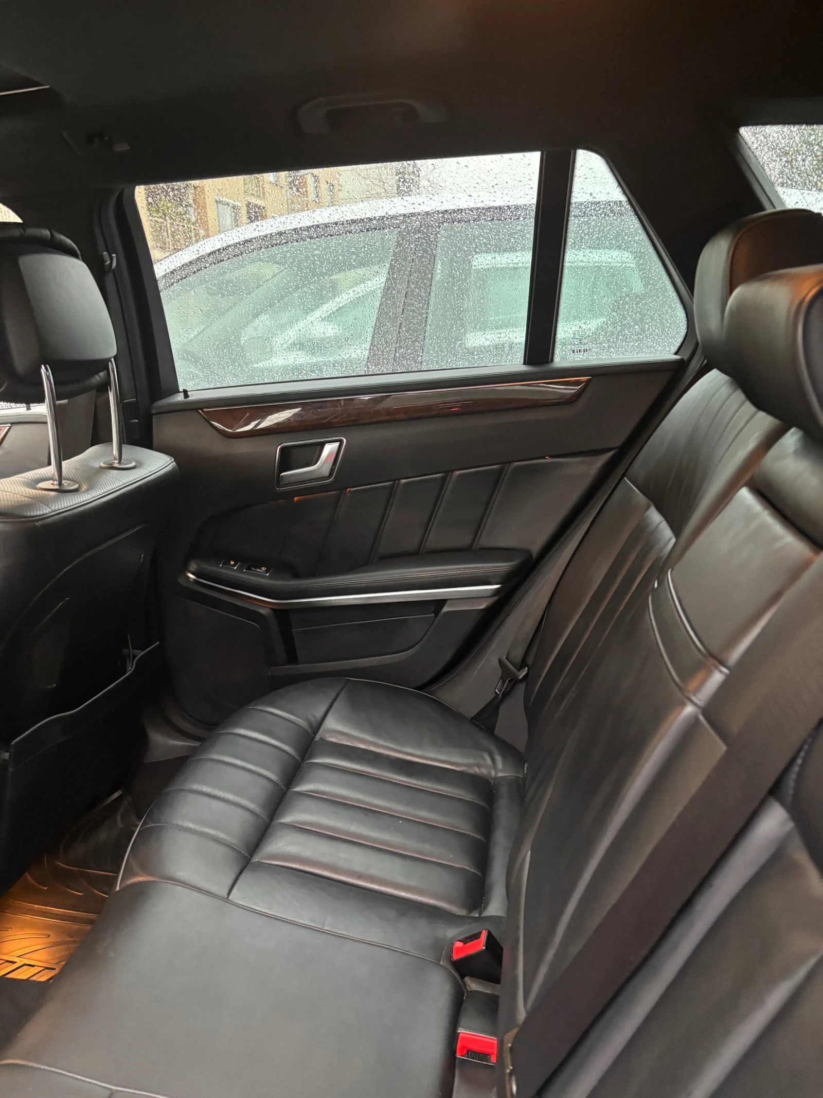 Mercedes-Benz E 350 AIRMATIC, снимка 15 - Автомобили и джипове - 54058779