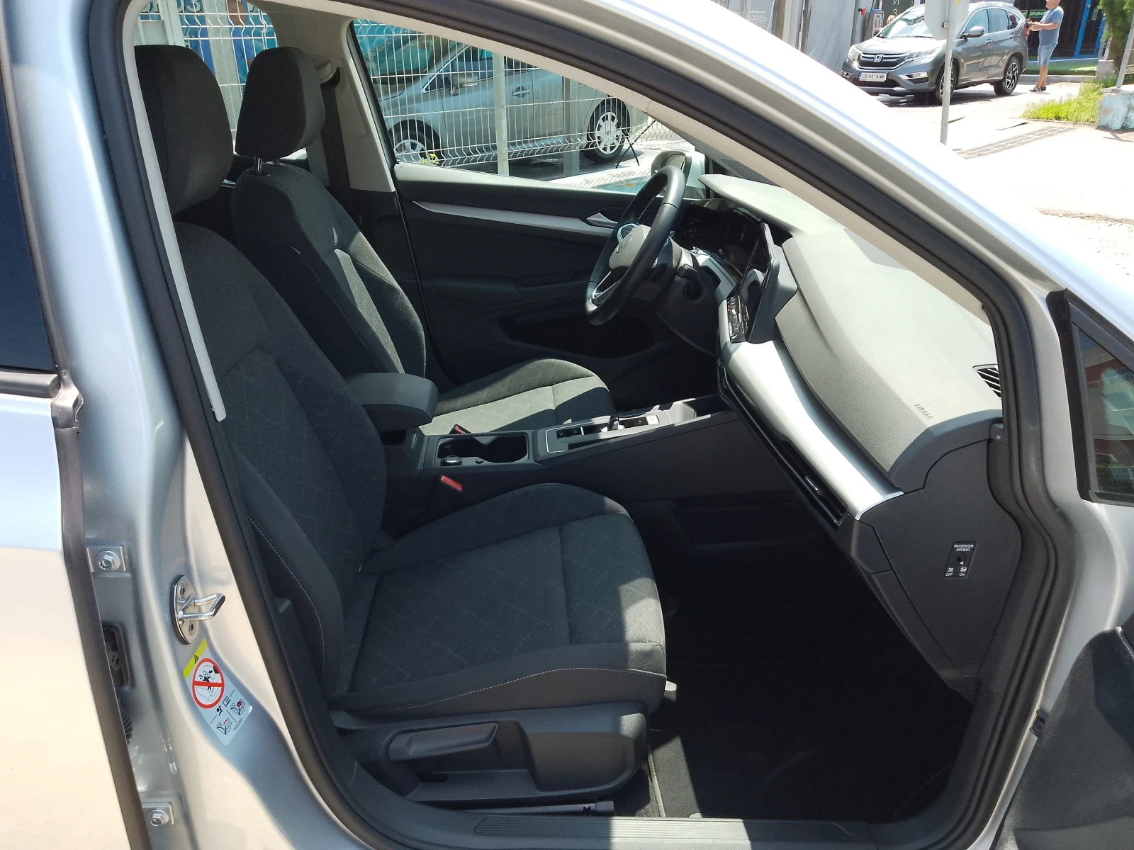VW Golf 2.0 TDI/ВАЛИДНА ГАРАНЦИЯ, снимка 10 - Автомобили и джипове - 54799463