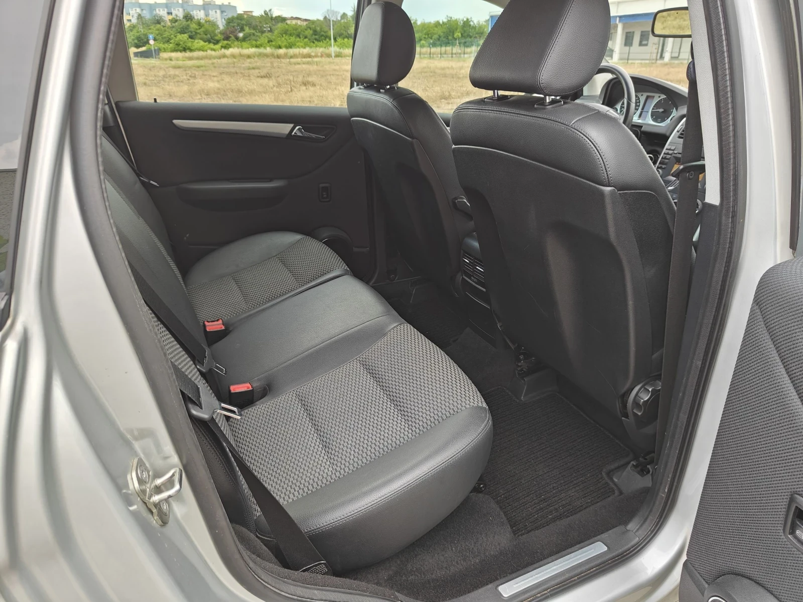 Mercedes-Benz B 200 CDI Automatik Sport, снимка 11 - Автомобили и джипове - 54856289
