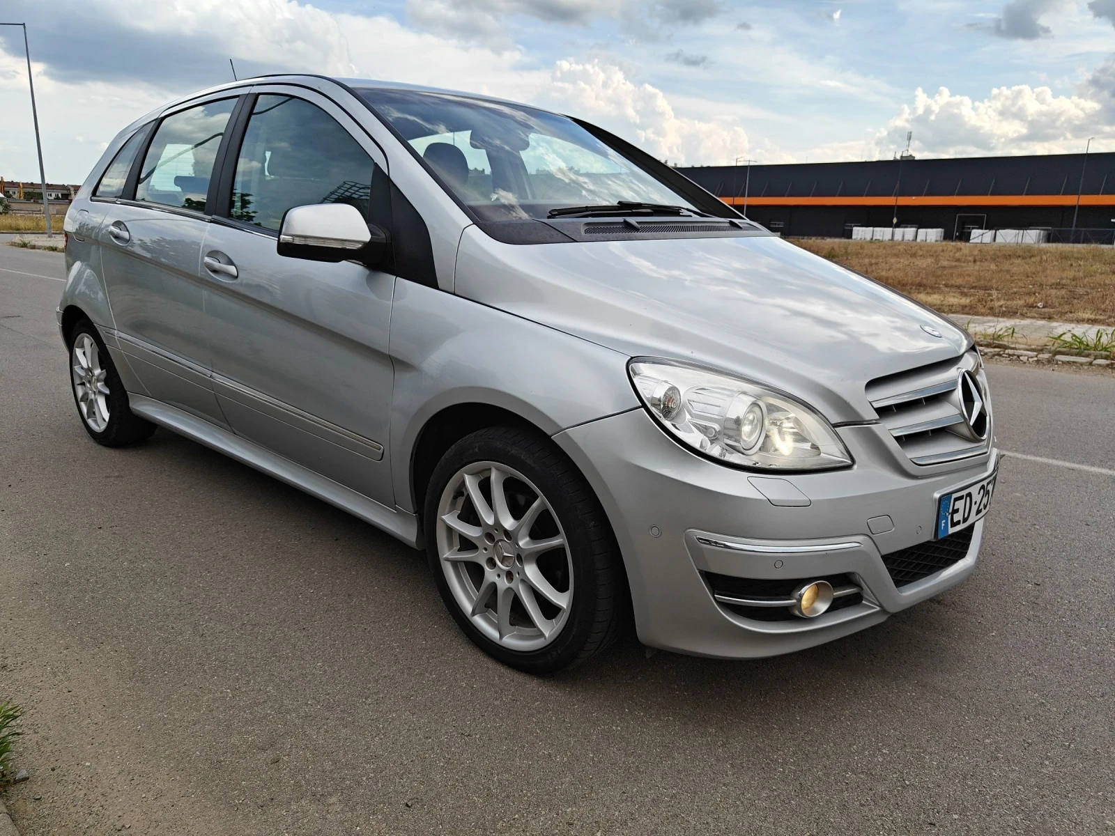 Mercedes-Benz B 200 CDI Automatik Sport, снимка 2 - Автомобили и джипове - 54856289