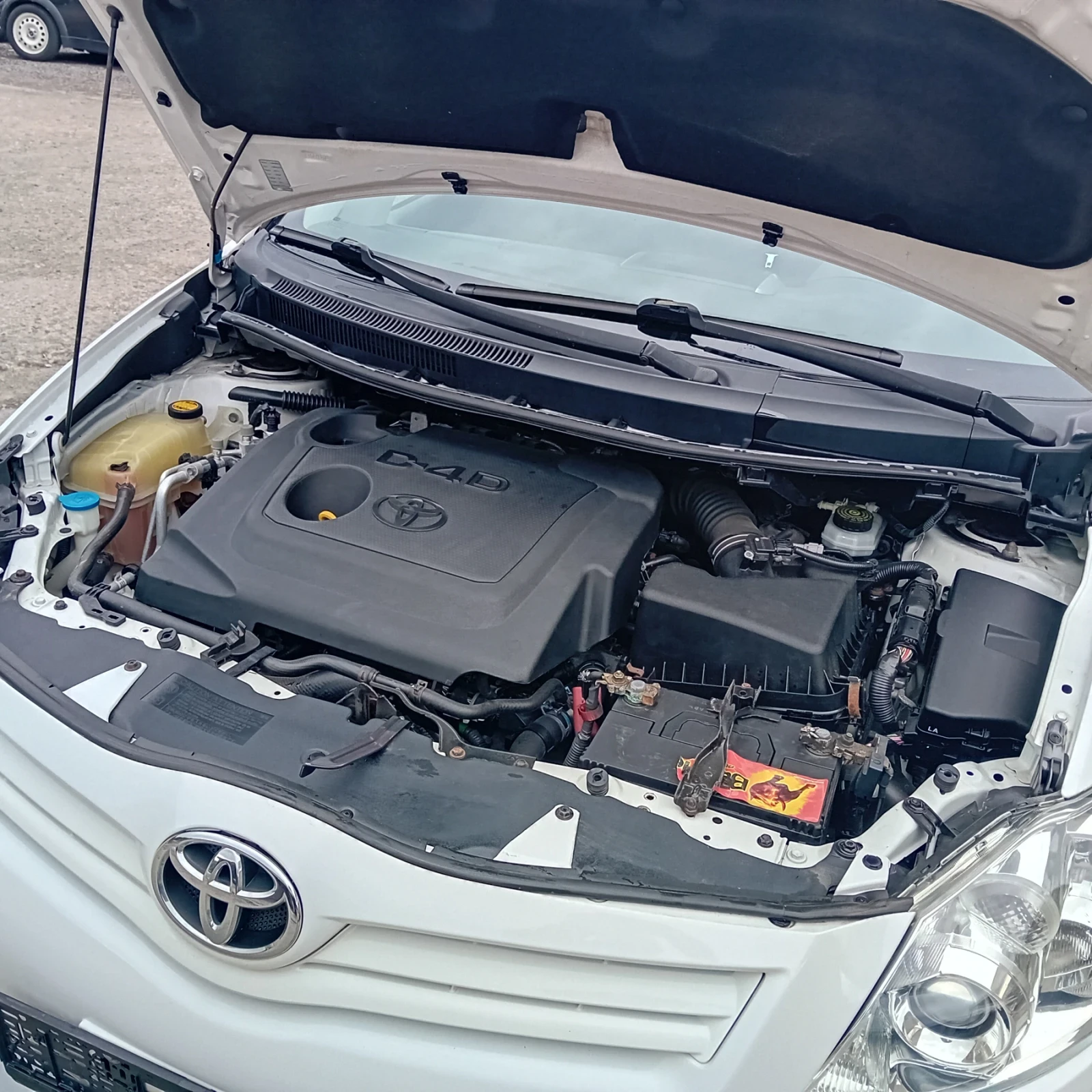 Toyota Auris 1.4D4D 90к.facelift, снимка 13 - Автомобили и джипове - 55407510