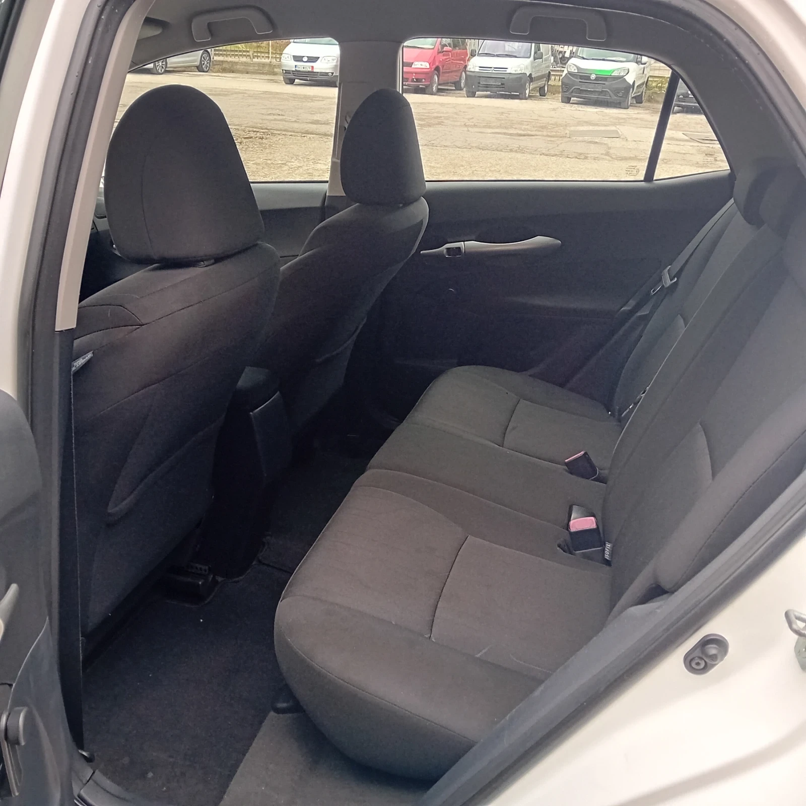 Toyota Auris 1.4D4D 90к.facelift, снимка 9 - Автомобили и джипове - 55407510