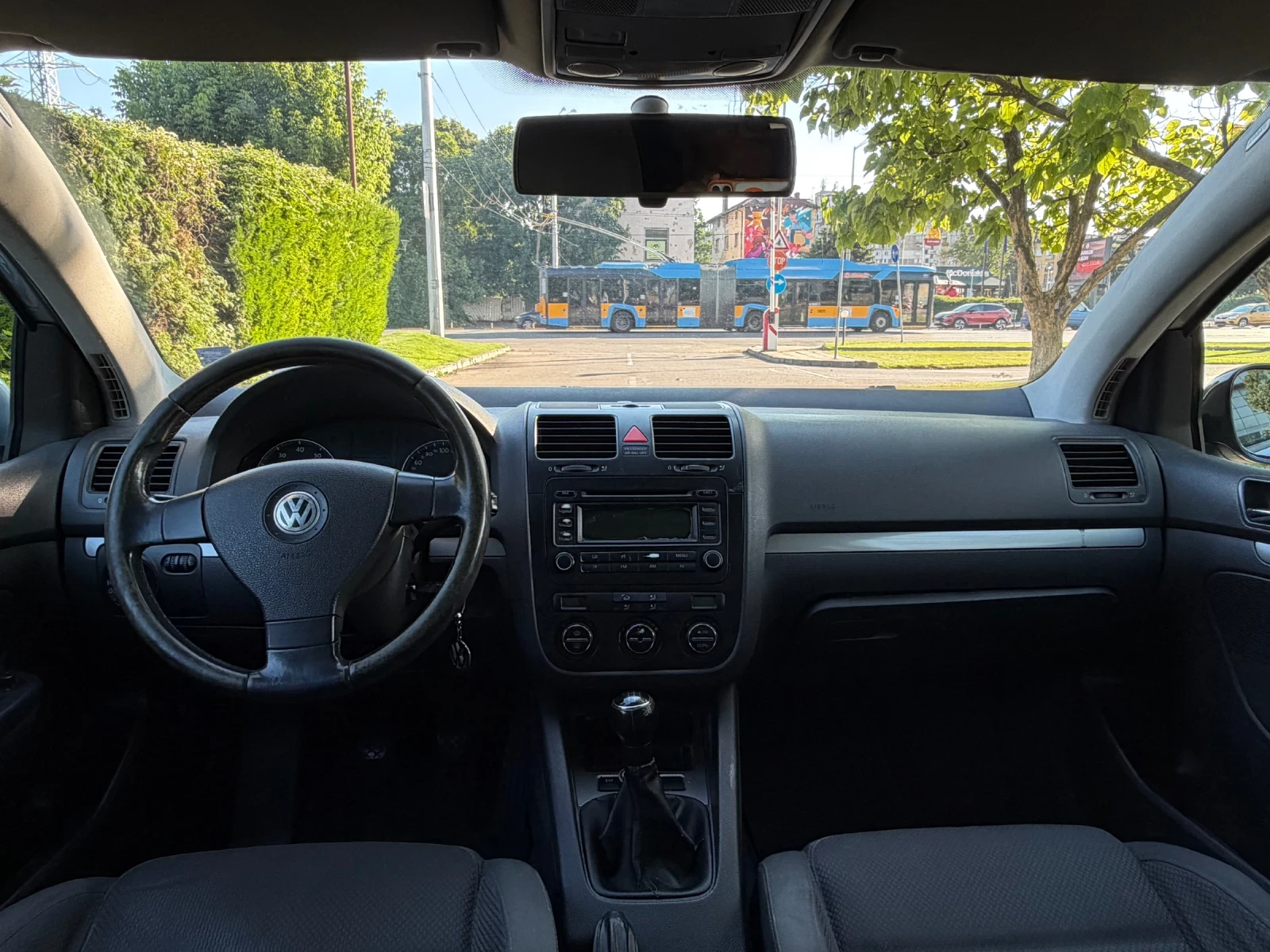 VW Golf 1.6 Бензин+ Газ!!, снимка 12 - Автомобили и джипове - 55532077