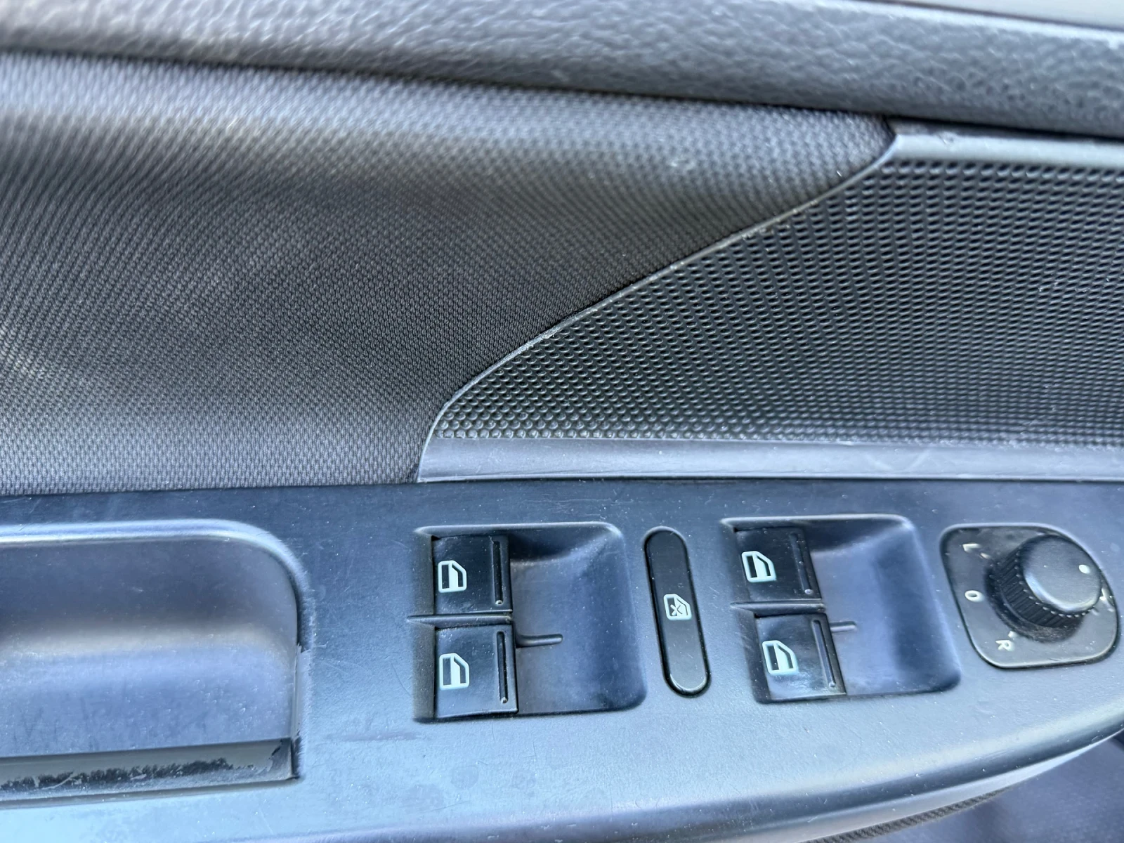 VW Golf 1.6 Бензин+ Газ!!, снимка 10 - Автомобили и джипове - 55532077