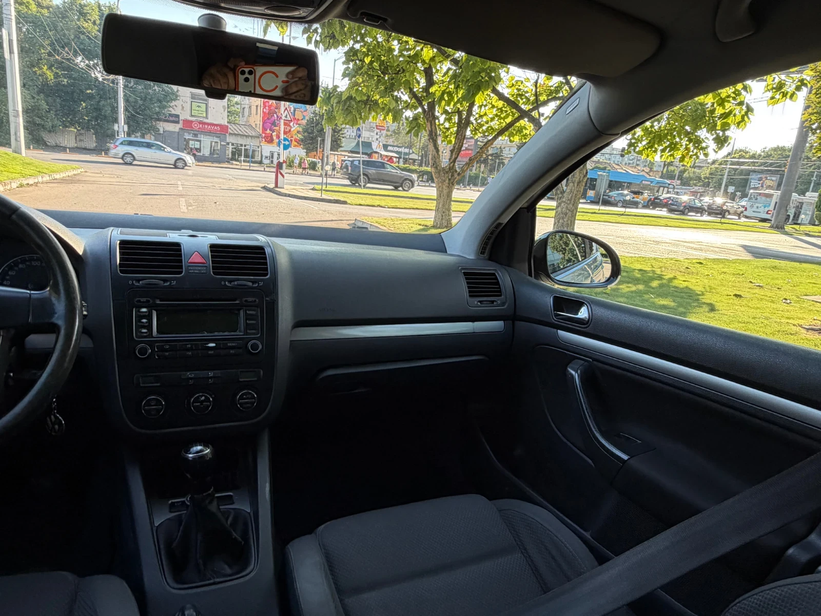 VW Golf 1.6 Бензин+ Газ!!, снимка 14 - Автомобили и джипове - 55532077